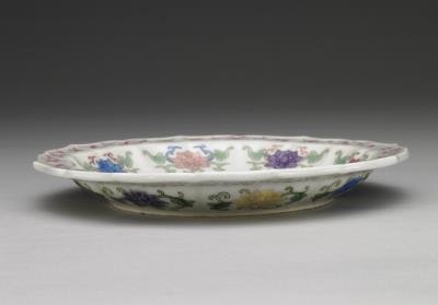 图片[2]-Porcelain plate with flowers decoration in painted enamels, Qing dynasty, Kangxi reign (1662-1722)-China Archive